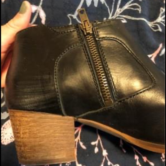 Madewell Pointed Toe Leather Booties - Picture 6 of 8